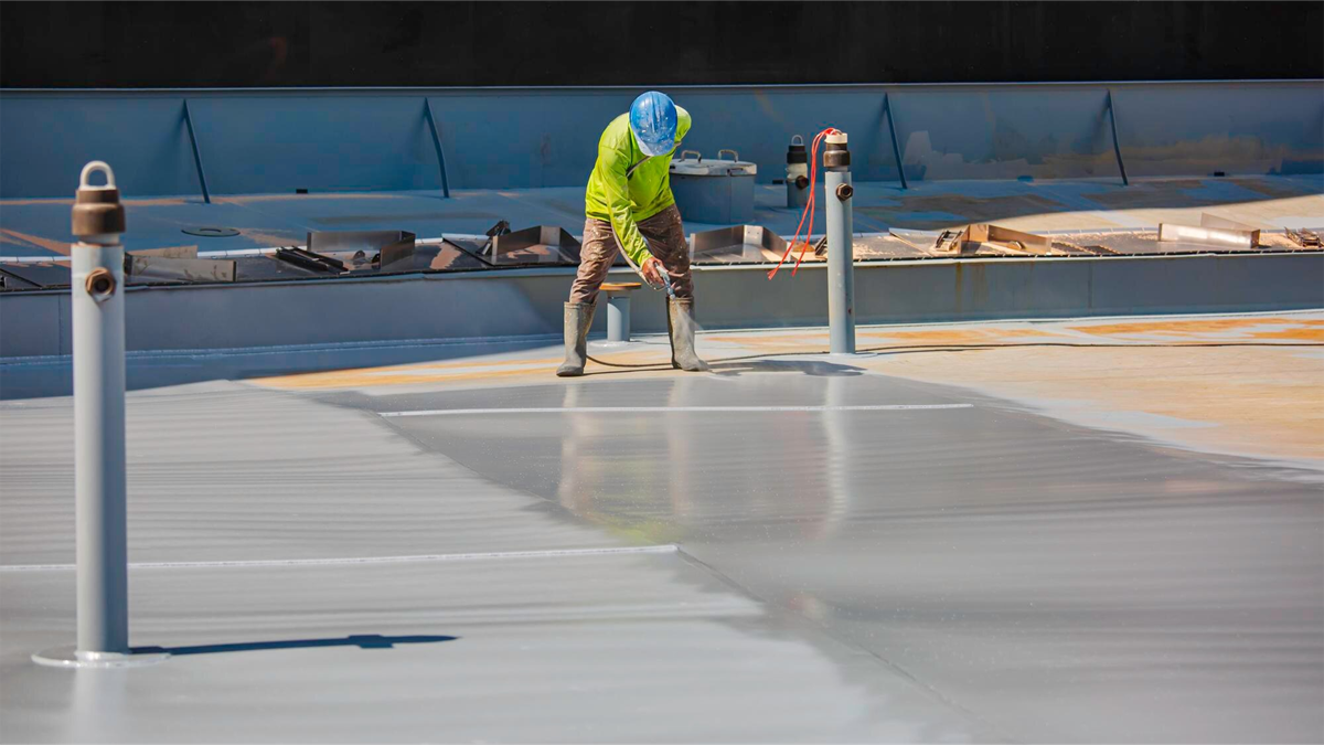 aplikacja żywicy na płaskim dachu